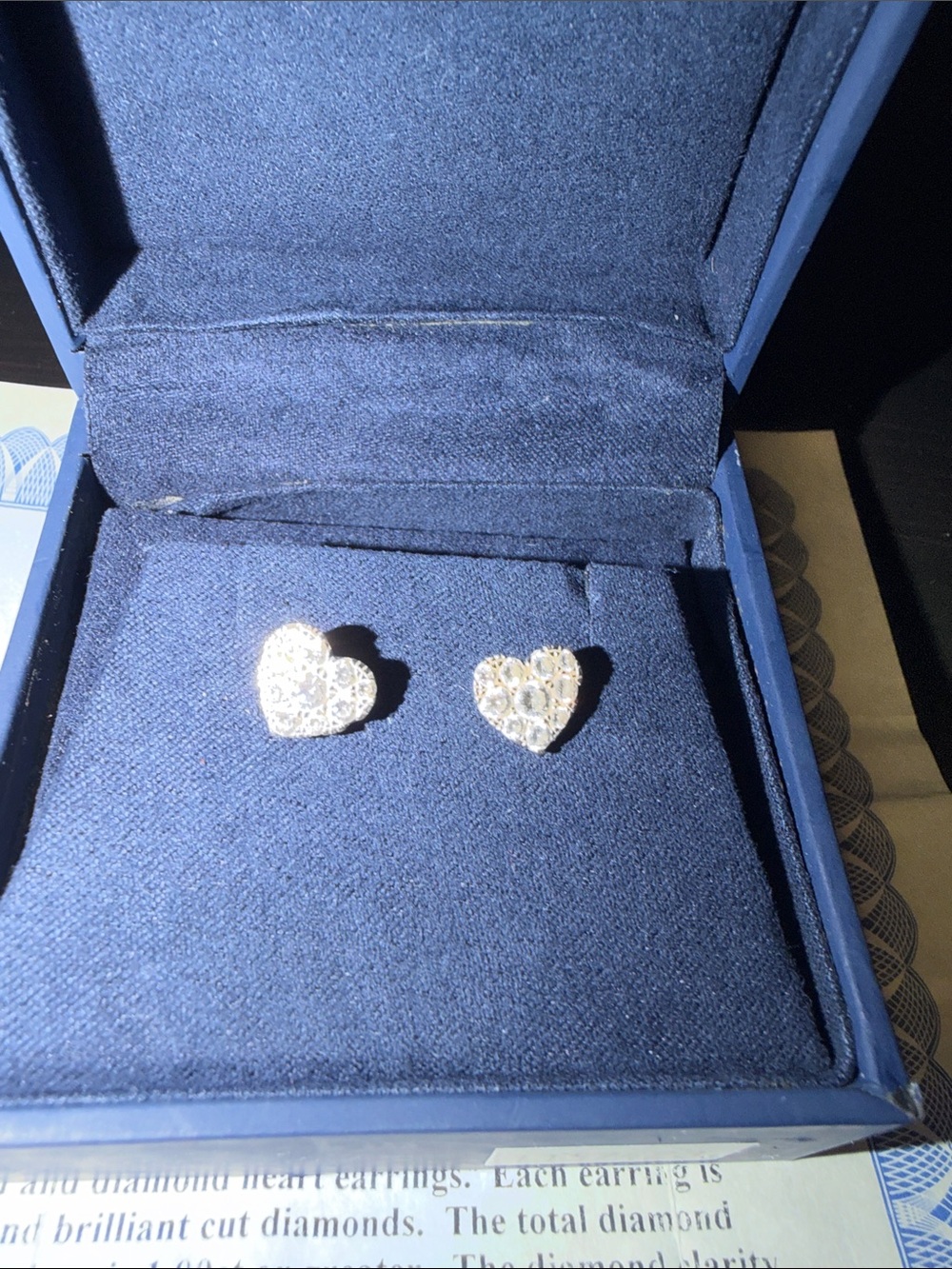 14 kt white gold and diamond earrings, 1.00ct
total weight. Gorgeous!